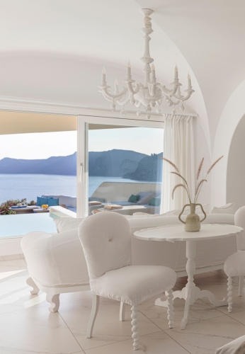 The luxury boutique hotel, Canaves Oia in Santorini 