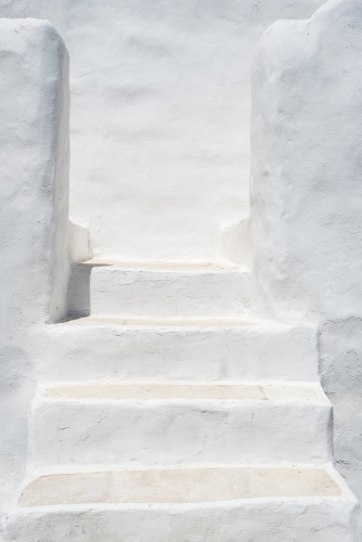 White,Painted,Stairs,In,A,Traditional,Cycladic,Architecture,Style,,