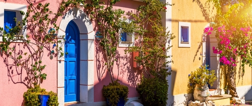 Traditional,Street,With,Greek,Houses,With,Flowers,In,Assos,,Kefalonia