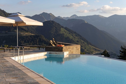 Luxury hotel in Metsovo with pool overlooking the mountains