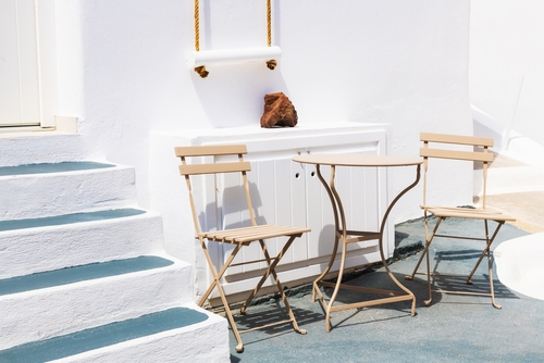 White,Cycladic,Architecture,In,Naxos,Island,,Greece.,Two,Chairs,With