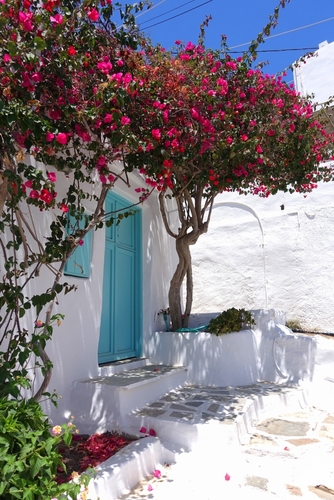 Small,Seaside,Fishing,Village,Of,Faros,With,Crystal,Clear,Beaches