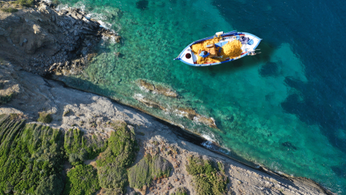 Aerial,Top,View,Photo,Of,Traditional,Fishing,Boat,In,Island