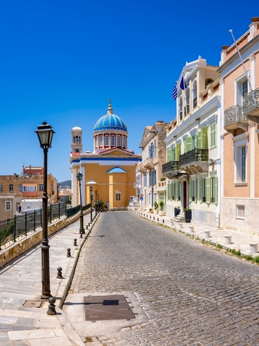 The,Picturesque,Vaporia,District,With,Saint,Nicolas,Church,At,Ermoupolis,