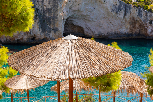 Straw,Umbrellas,On,Porto,Limnionas,Beach.,Zakynthos,Island,,Greece
